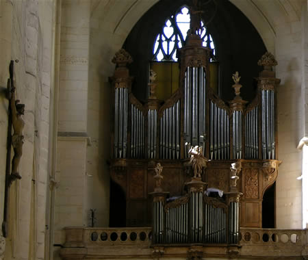 Saintes - L'orgue actuel de la Cathédrale